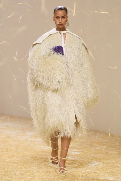 Look 18
